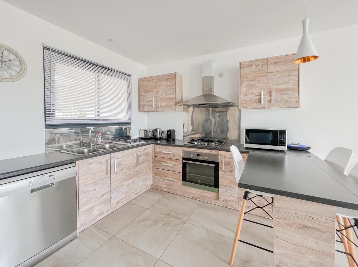 Celestial - Premium 3 Bedrooms With Volcanic Stone Pool * Grand Bay